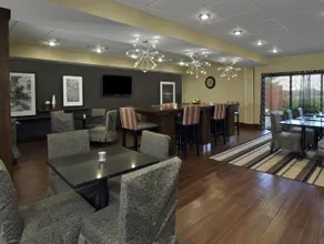Hampton Inn Ashtabula - Image 4