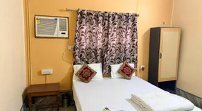 Ozzy Rooms - Image 5