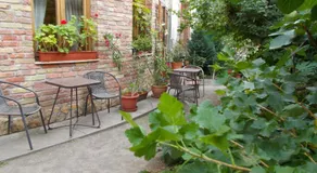 Hungaria Guesthouse - Image 3