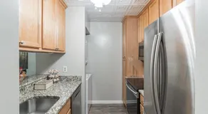 Modern Cozy Townhome - Image 5