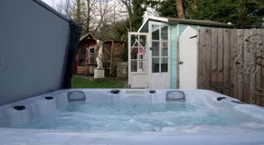 Hot Tub Hideaway - Image 4