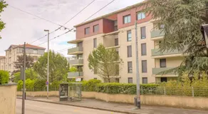 Superbe 2 pièces terrasse à 400 m du métro - Image 5