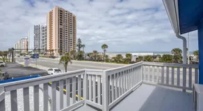Breathtaking King Suite #9 Steps to Daytona Beach - Image 5