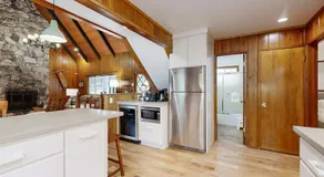 Quiet Wooded Retreat - Image 2