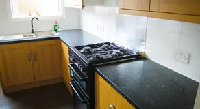 House in Colnbrook near Windsor & Heathrow - Image 5