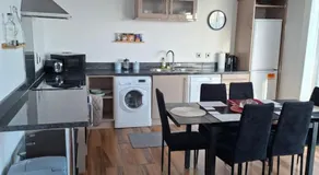 Elegant three bedroom flat - Image 4