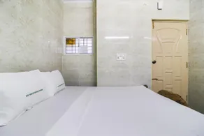 SPOT ON 48556 Mr White Guest House - Image 3