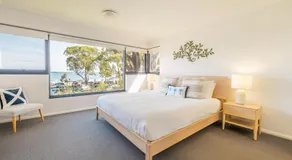Florentine, 8 11 Columbia Close - opposite the beach with Air con and water views - Image 2