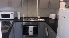 Vogue Apartments - Image 5