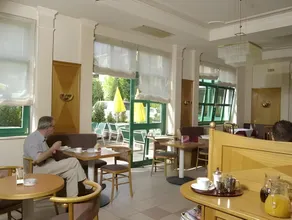 Motel Baden - Image 5