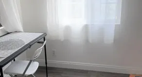 Pretty bedroom with shared bathroom - Image 4