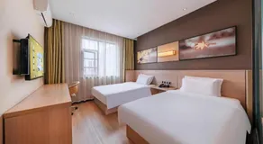 IU Hotel Kunming Jinma Bijifang Joy City - Image 5