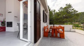 White Stone House - Image 5