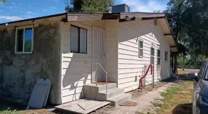 Peaceful Country Stay, Blue Home in Fresno - Image 4