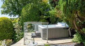 Beautiful Detached Property Hot Tub Sauna - Pass the Keys - Image 4