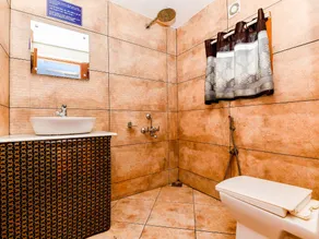 OYO 28075 Relax In Kerala 3 Bhk - Image 5