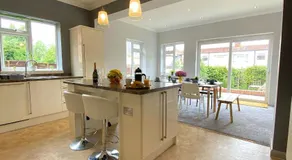 Beautiful Apartment - 5 Minute Walk to the Best Beach! - Great Location - Parking - Fast WiFi - Smart TV - Newly decorated - sleeps up to 4! Close to Bournemouth & Poole Town Centre - Image 3