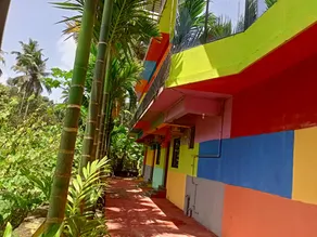 Colours Fly Hotel - Image 3