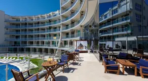 Beach Front Luxurious Two Bedroom Apartment - Image 4