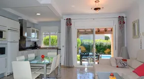 Exquisita villa totalmente equipada con piscina privada, jardín y terraza - Image 2