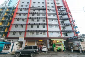 RedDoorz at Crowne One Condo - Image 4