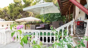 Lions 2 Studios & Apartments, Poros Island. - Image 5