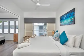 Oceanfront Penthouse Apartment Beach Club Palm Cove - Image 2