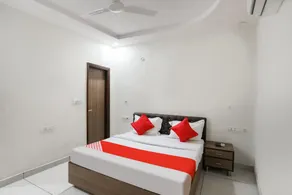 Hotel O Royal Inn - Image 2