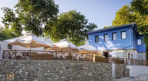 Moustheni Blue Guest House - Image 4