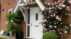 Bright, modern & close to historic town - Image 5