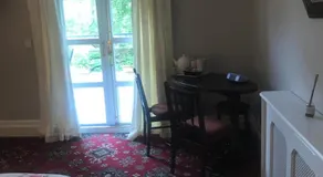 Garden Double Room with own door access and bathroom - Image 2