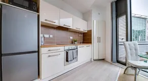 Modern City Centre Apartment 2 x Double En-Suite - Image 5