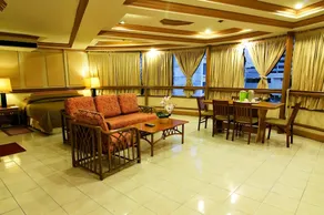 Elegant Circle Inn - Image 4