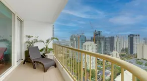 Stylish 1BR Beachside Escape - Heart of Gold Coast - Image 3