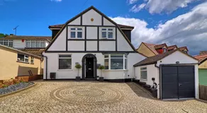 LMV Property - Modern Luxury Family Home in Theydon Bois With London Skyline Views - Image 5