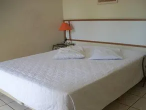 Hotel Lux - Image 5