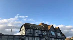 Modern Tudor home, sea views - Image 5