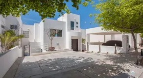 Large Private Terrace & Expansive Views - Image 5