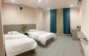 Yiliang Victoria Theme Hotel - Image 4