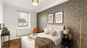 1Bed Gem Central Bletchley Perfect for Contractors - Image 2