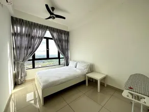 Three Bedroom for Family with Private Lift @Kempas - Image 3