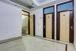Hotel O East Punjabi Bagh Near Metro Station - Image 4