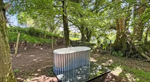 Valley View Retreat Shepherd’s Hut - Image 4