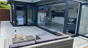 Whispering Waves Guest house, Brighton-8 mins, Guests 4, Beachfront, Free parking, WiFi, Kitchen and AC - Image 3
