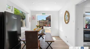 FREE Parking - Driveway - South Downs - Garden - Sleeps 11 - Image 3
