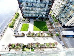 Airy 2 Bed, 2 Bathroom With Balcony & Free Parking - Image 1
