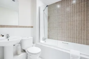Roomspace Serviced Apartments - Royal Swan Quarter - Image 4