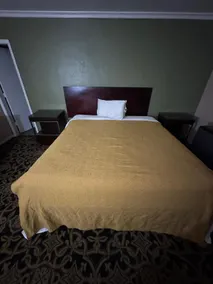 Holiday Motel - Image 4
