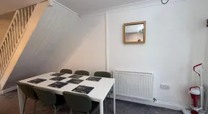 Newbury House Long Stays Free Parking and Wifi - Image 4