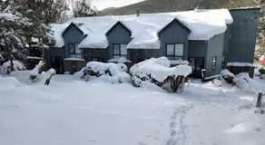 Warm Thredbo Chalet with Garage & Easy Ski Access - Image 5